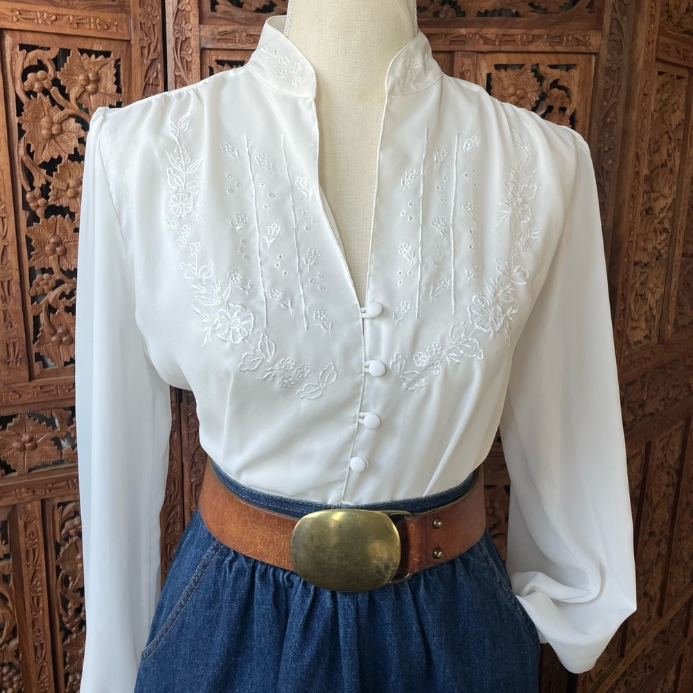 Vintage White Embroidered Long sleeve button down Blouse Victorian western